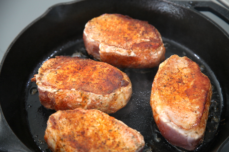 how to brown pork chops in skillet